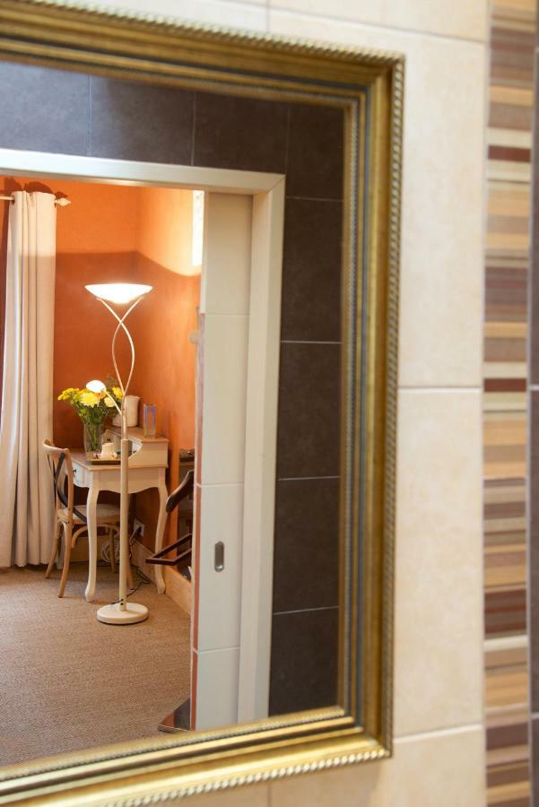 Le Petit Saint-Julien Bed & Breakfast Eksteriør bilde